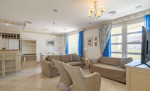 Basic Apartment | Living area | TV