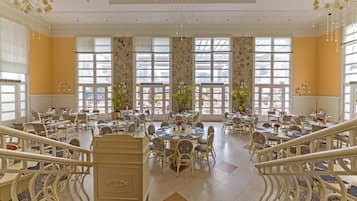 Basic Apartment | Dining