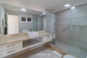 Departamento básico | Baño | Toallas 
