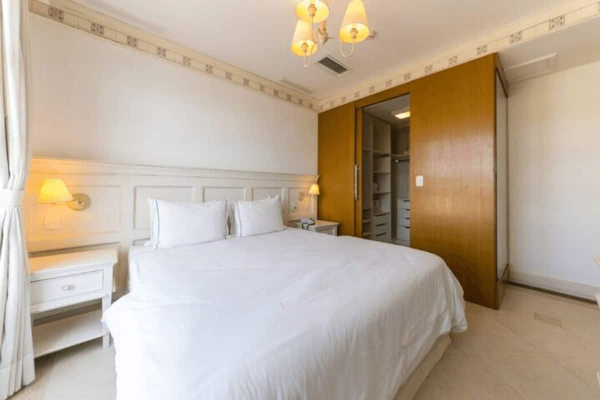 Eenvoudig appartement | 2 slaapkamers, een kluis op de kamer, verduisterende gordijnen