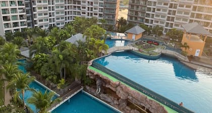 The biggest pools in Pattaya for monthly vacation. Close to Pattaya Beaches.