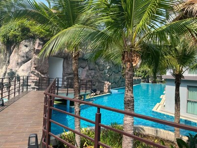 The biggest pools in Pattaya for monthly vacation. Close to Pattaya Beaches.