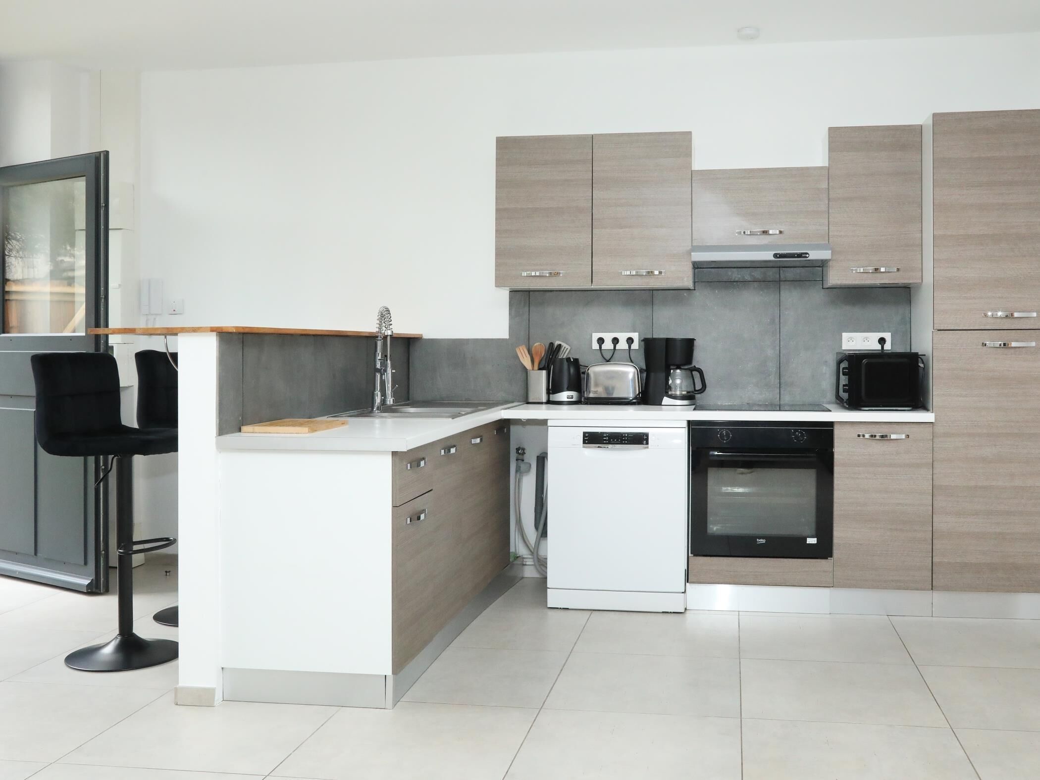 Kylskåp, mikrovågsugn, ugn och diskmaskin