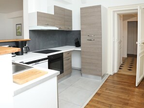 Réfrigérateur, micro-ondes, four, lave-vaisselle