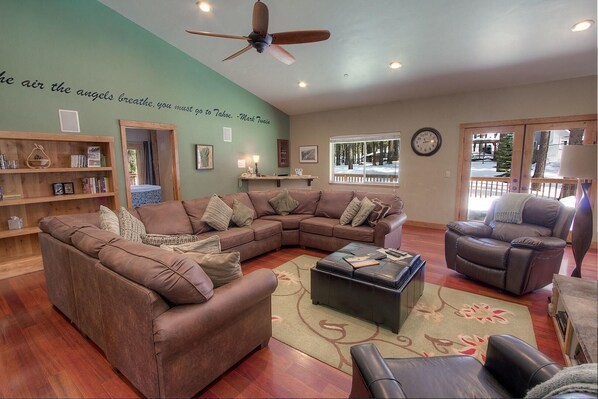 Smart TV, fireplace, DVD player, books