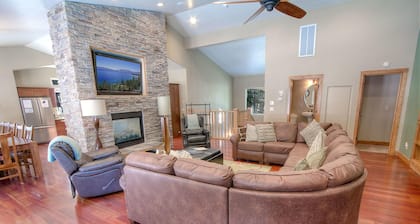 Enormous luxury cabin rental in unbeatable South Tahoe location