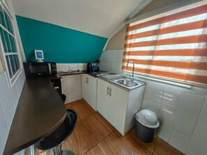 Suite estudio clásica, vista a la ciudad | 1 habitación, minibar, wifi gratis y ropa de cama 