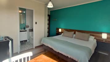 Superior-Doppelzimmer, Stadtblick | Minibar, kostenloses WLAN, Bettwäsche