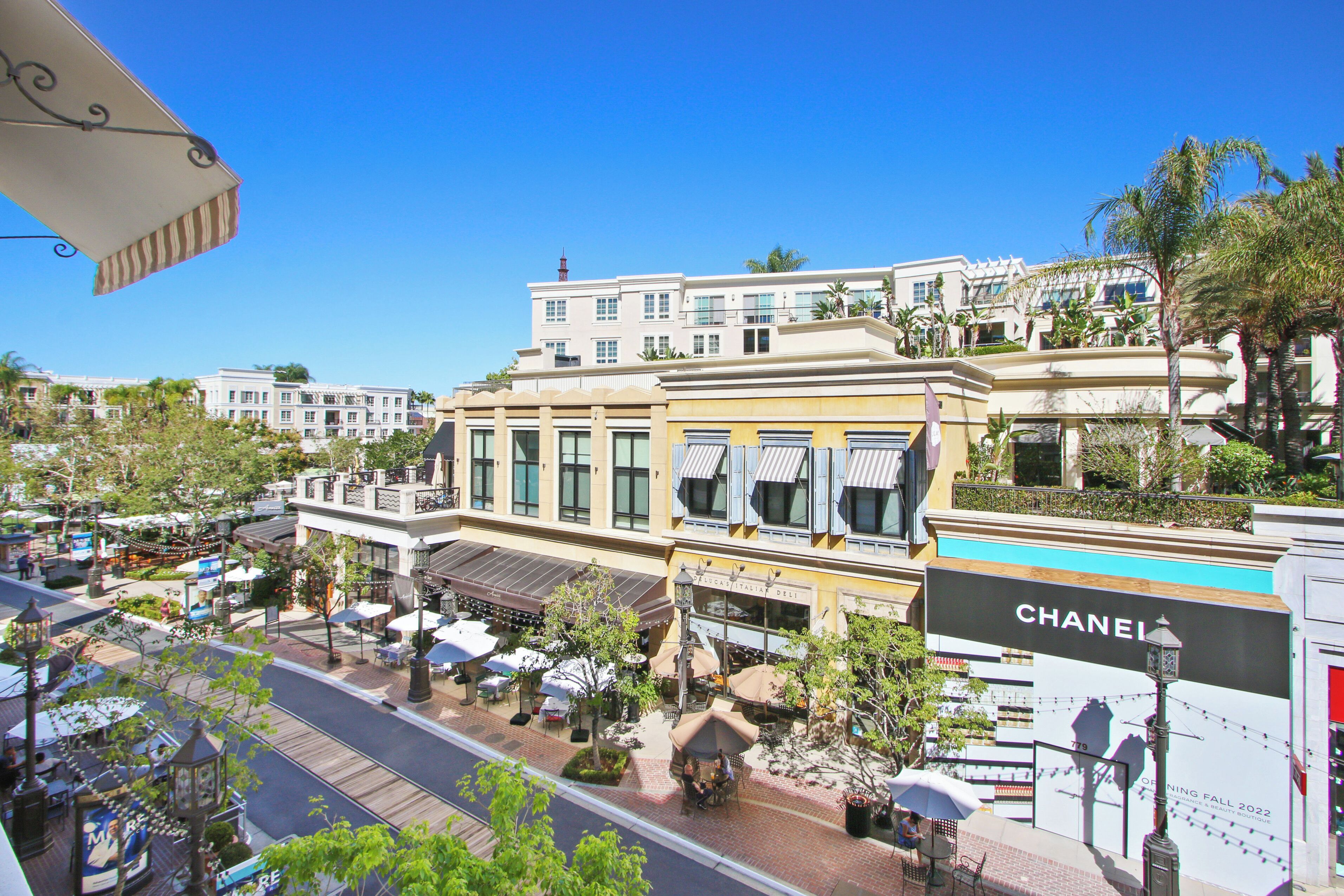 Spacious, fully furnished 3rd floor condo with campus views @ the Americana!