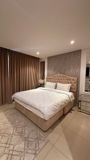 2 chambres, coffres-forts dans les chambres, fer et planche à repasser