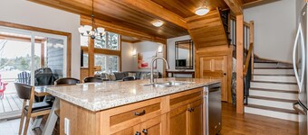 3 + bed 3 bath Villa on Lake Muskoka