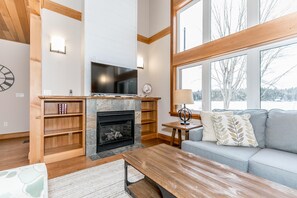 TV, fireplace