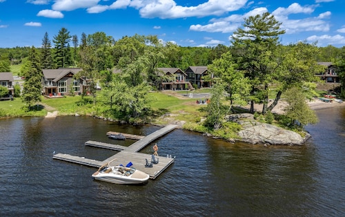 3 + bed 2 bath Villa on Lake Muskoka