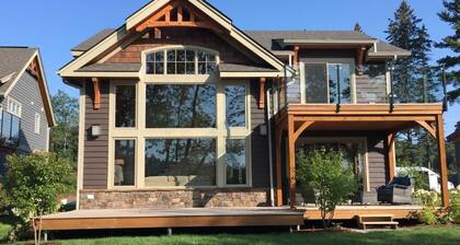 4 bed 4 bath Villa on Lake Muskoka