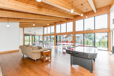 4 bed 4 bath Villa on Lake Muskoka