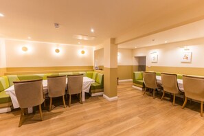 Spacious Dining Room - Breckland Thatched Cottage (Hockwold cum Wilton)