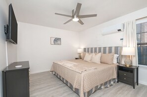 1 bedroom, desk, travel cot, free WiFi