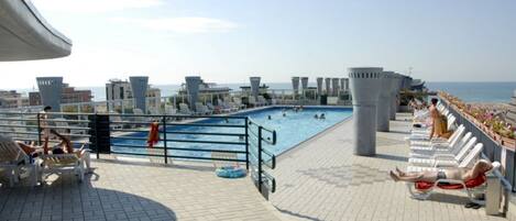 Apartment, 1 Schlafzimmer, Balkon, Stadtblick | Pool | Außenpool