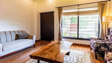 Villa, 3 Bedrooms, Smoking, Balcony | Living room