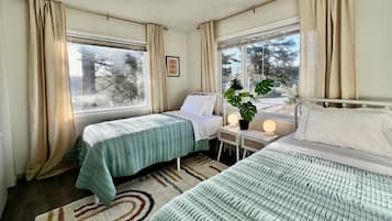 3 habitaciones, escritorio, tabla de planchar con plancha y wifi gratis