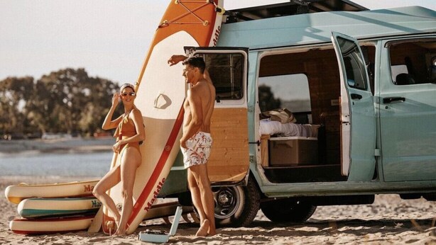 A vintage van parked on a beach with surfboards and a person standing beside it. - 🌊 THE LOOKOUT -Ocean Views & Northern Lights (Kodiak)