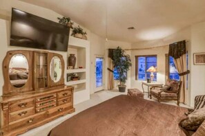 4 bedrooms, desk, free WiFi, bed sheets