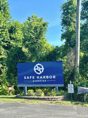 Property grounds - 
Historic beauty with partial lake views, walking distance to Burnside Marina!  (Burnside)