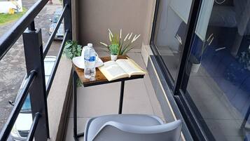 Suite estudio ejecutiva, balcón, vista a la ciudad | Balcón