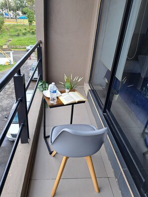 Studio Suite Eksekutif, balkon, pemandangan kota | Balkon