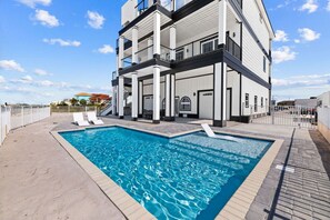 Een verwarmd zwembad