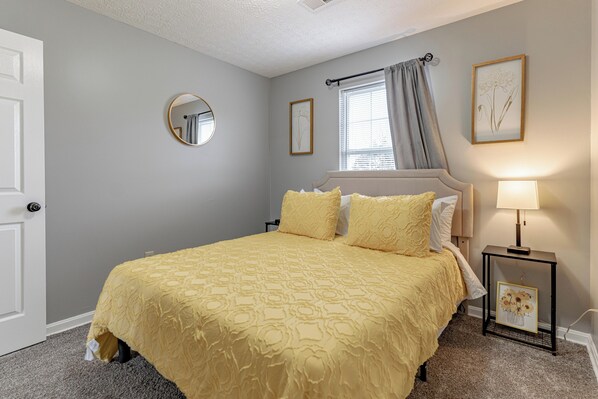 4 bedrooms, desk, iron/ironing board, WiFi