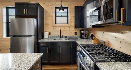 Cozy Trailside Lodge #1