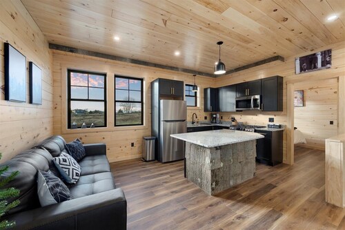 Cozy Trailside Lodge #1