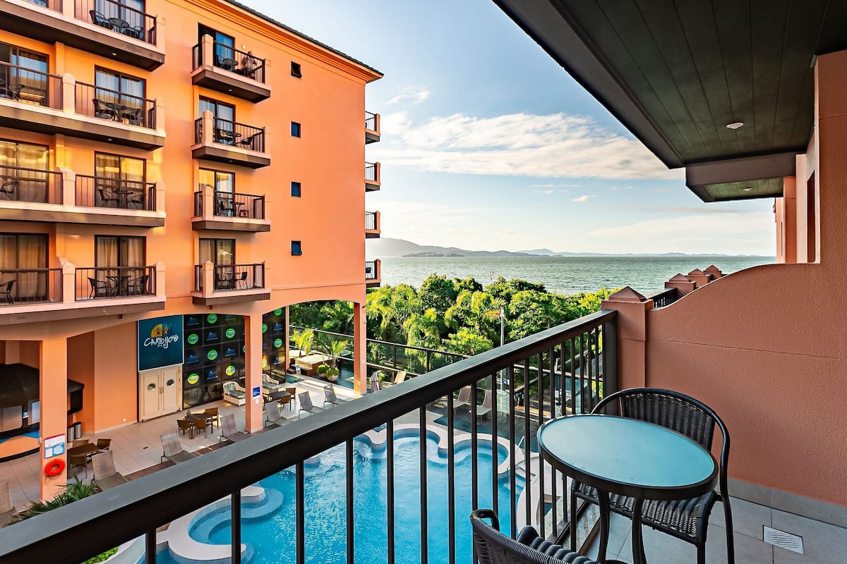 Basic Apartment | Outdoor dining