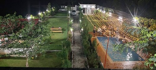 A farm house for party with 3 Bhk with pool

