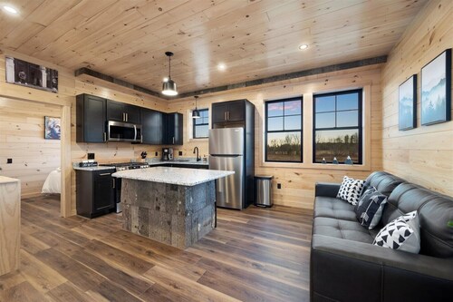 Cozy Trailside Lodge #2