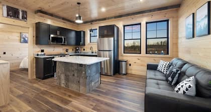 Cozy Trailside Lodge #2