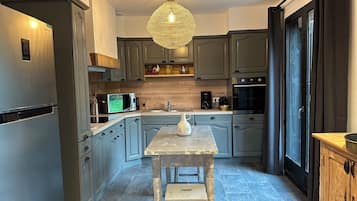 冰箱、微波炉、烤箱、炉灶