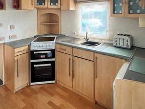 Cookware/dishes/utensils