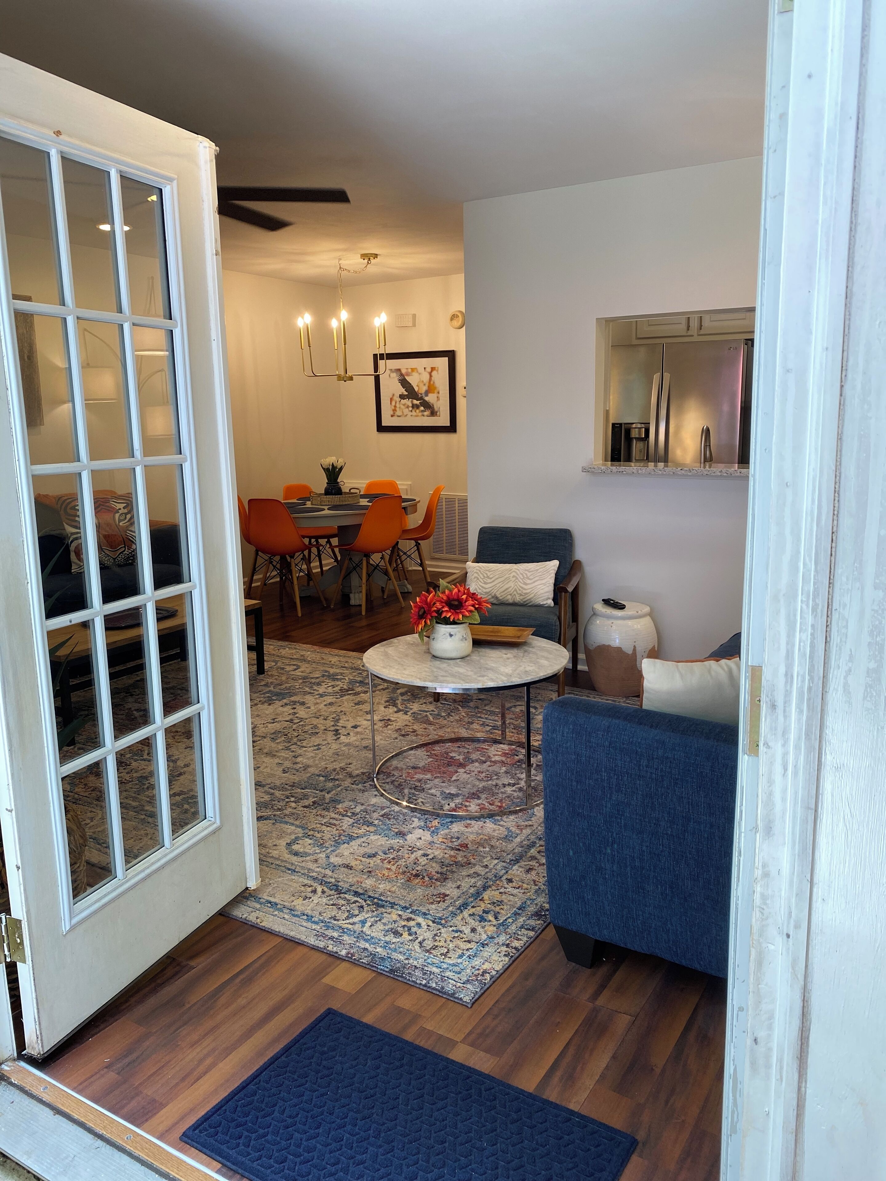 Smart TV, fireplace