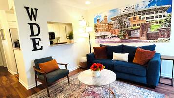 Smart TV, fireplace