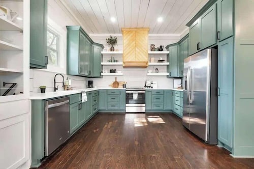 Robinhood Lodge, Modern Family Getaway