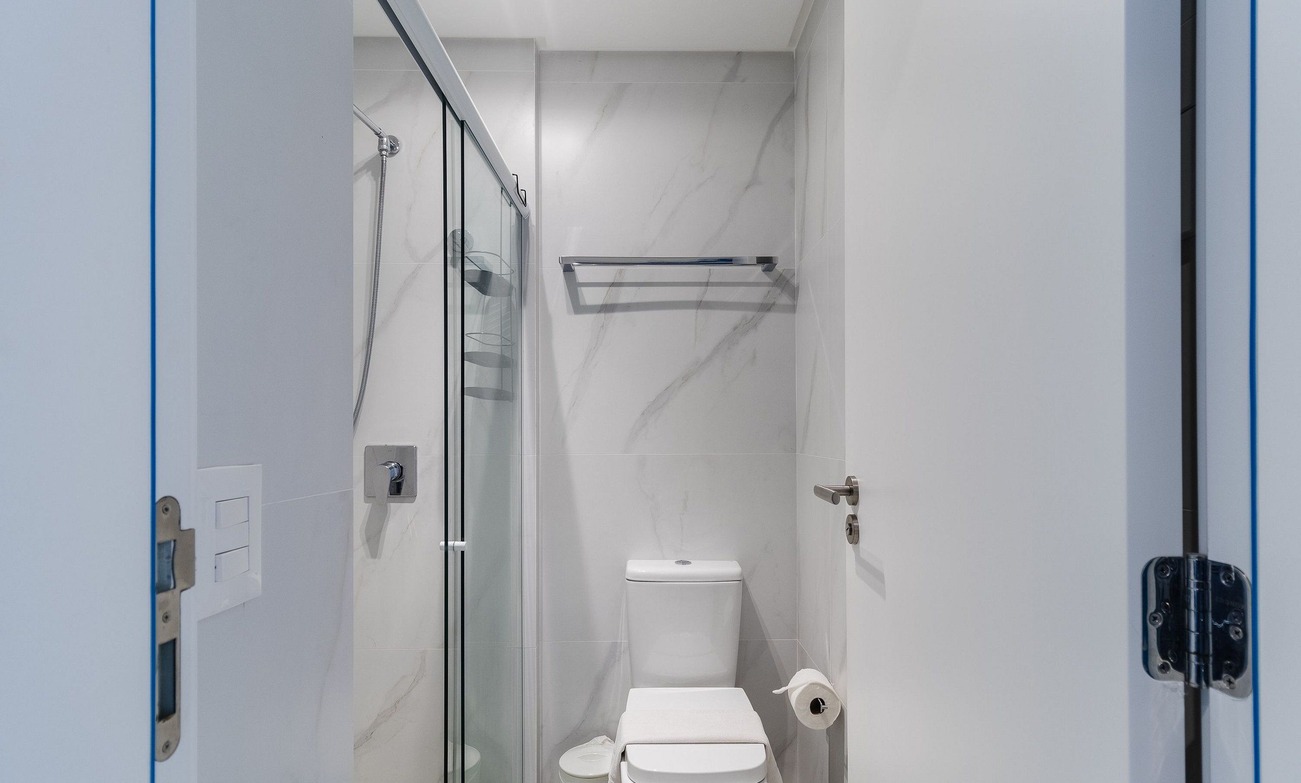 Apartment | Bathroom | Shower, hair dryer, towels, soap