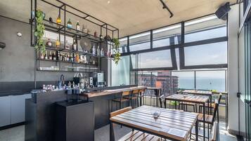 Basic Studio | Tempat makan