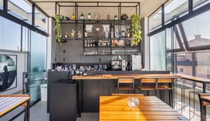 Bar (en la propiedad)