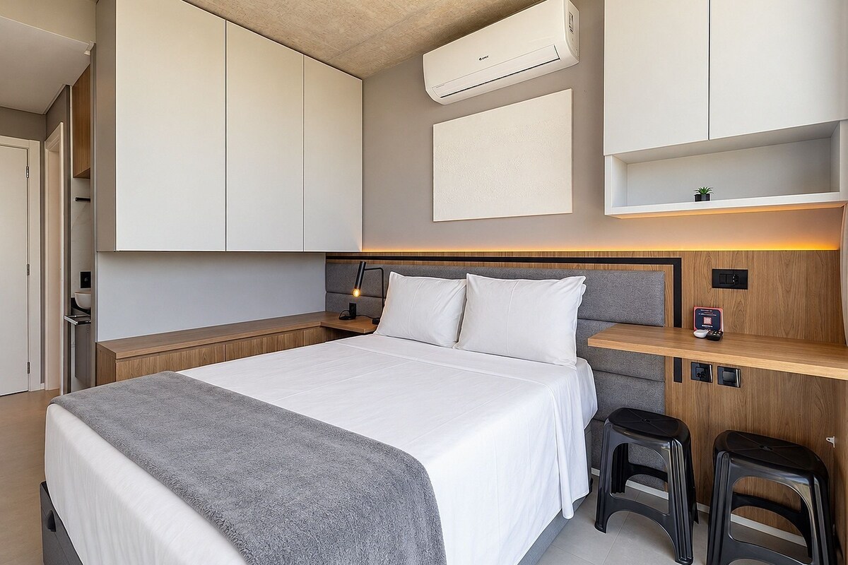 Tabla de planchar con plancha, wifi gratis y ropa de cama 