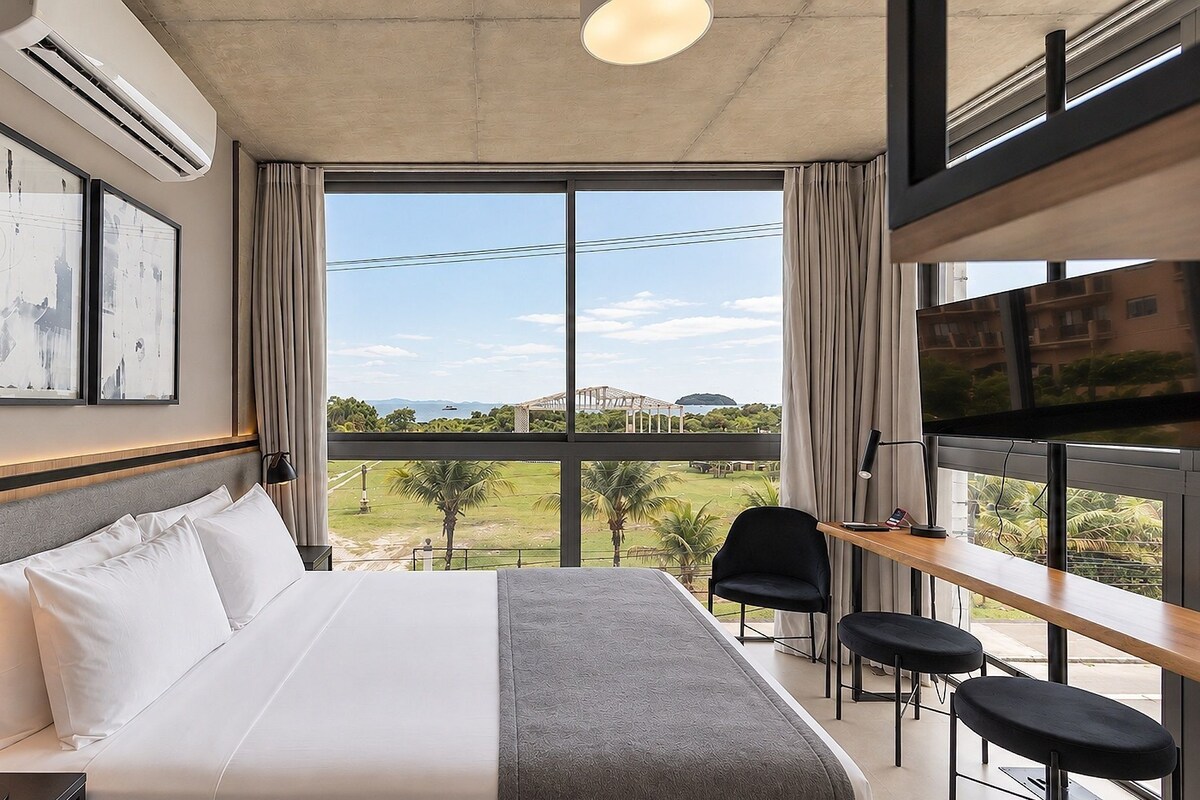 Tabla de planchar con plancha, wifi gratis y ropa de cama 