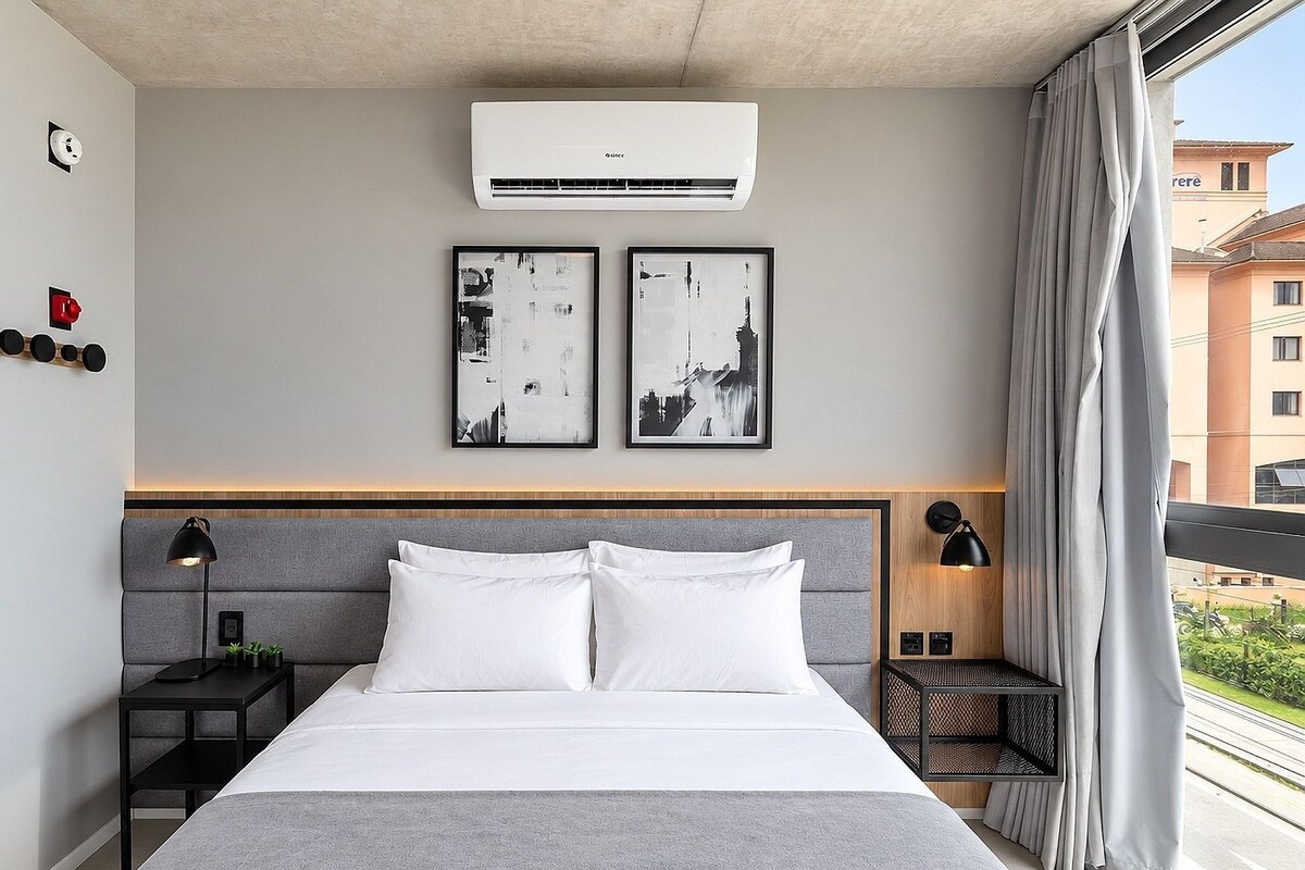 Tabla de planchar con plancha, wifi gratis y ropa de cama 