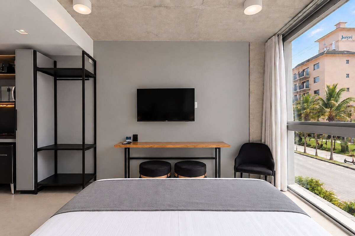 Tabla de planchar con plancha, wifi gratis y ropa de cama 