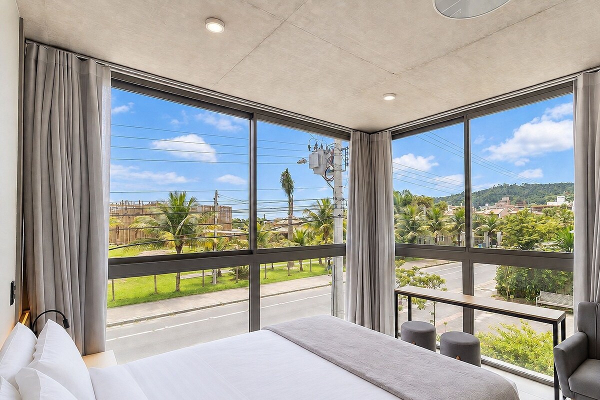 Tabla de planchar con plancha, wifi gratis y ropa de cama 